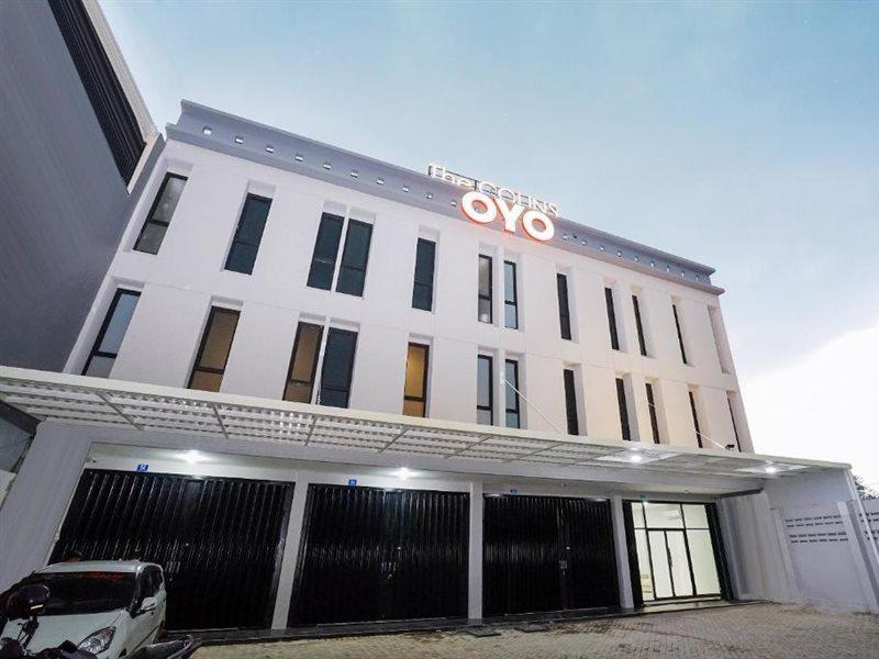 Super Oyo Capital O 449 The Colins Hotell Keputih Eksteriør bilde