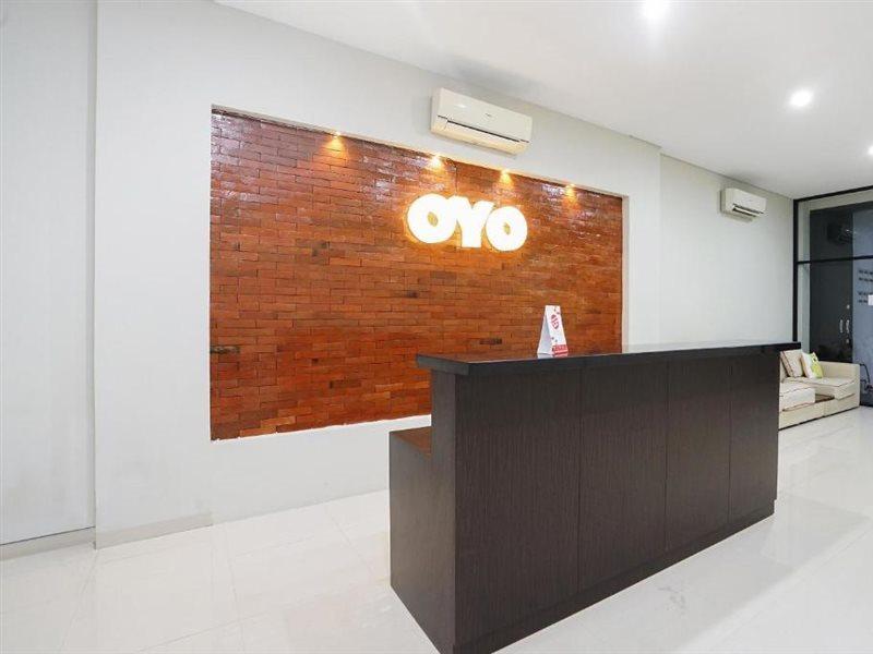 Super Oyo Capital O 449 The Colins Hotell Keputih Eksteriør bilde