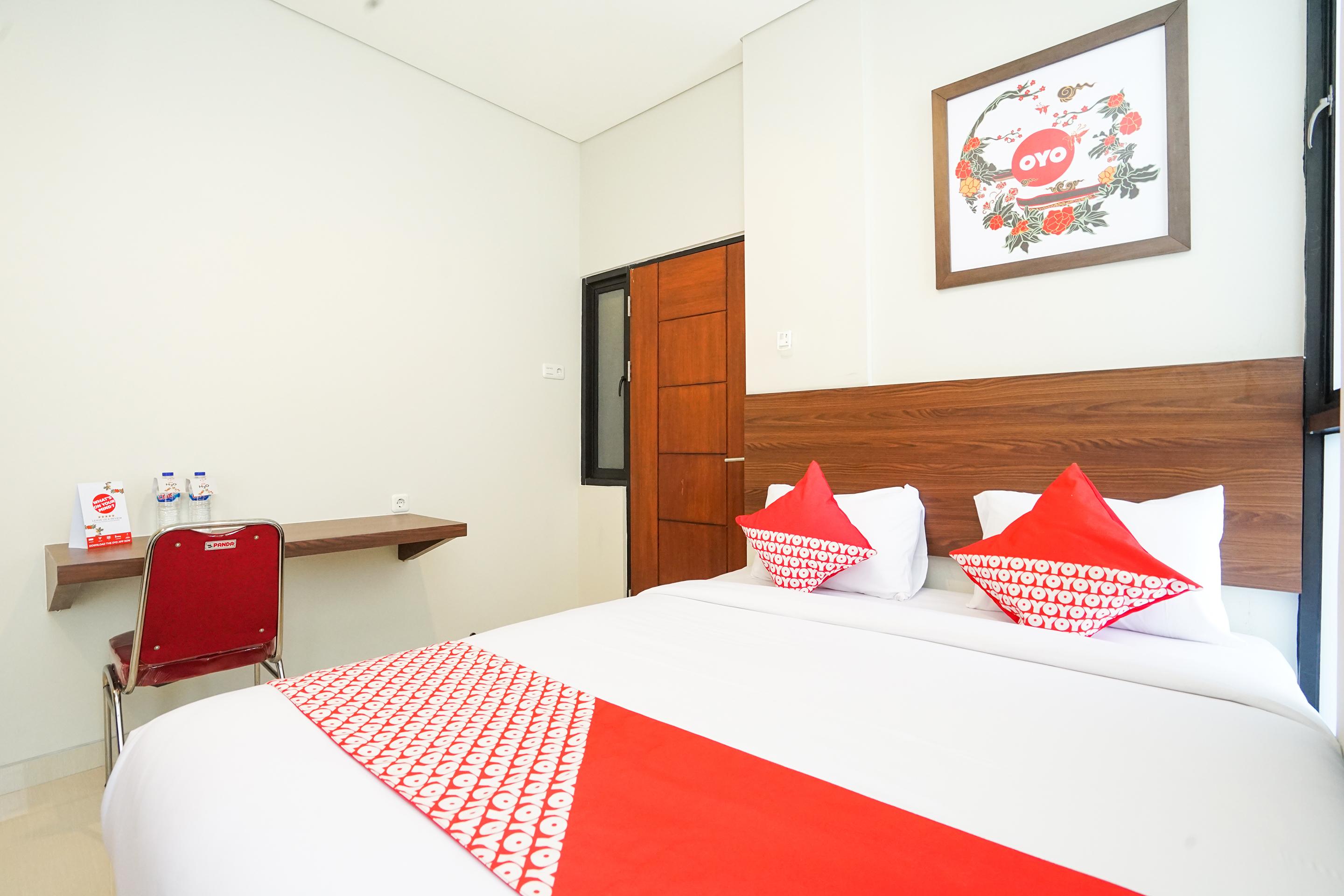 Super Oyo Capital O 449 The Colins Hotell Keputih Eksteriør bilde