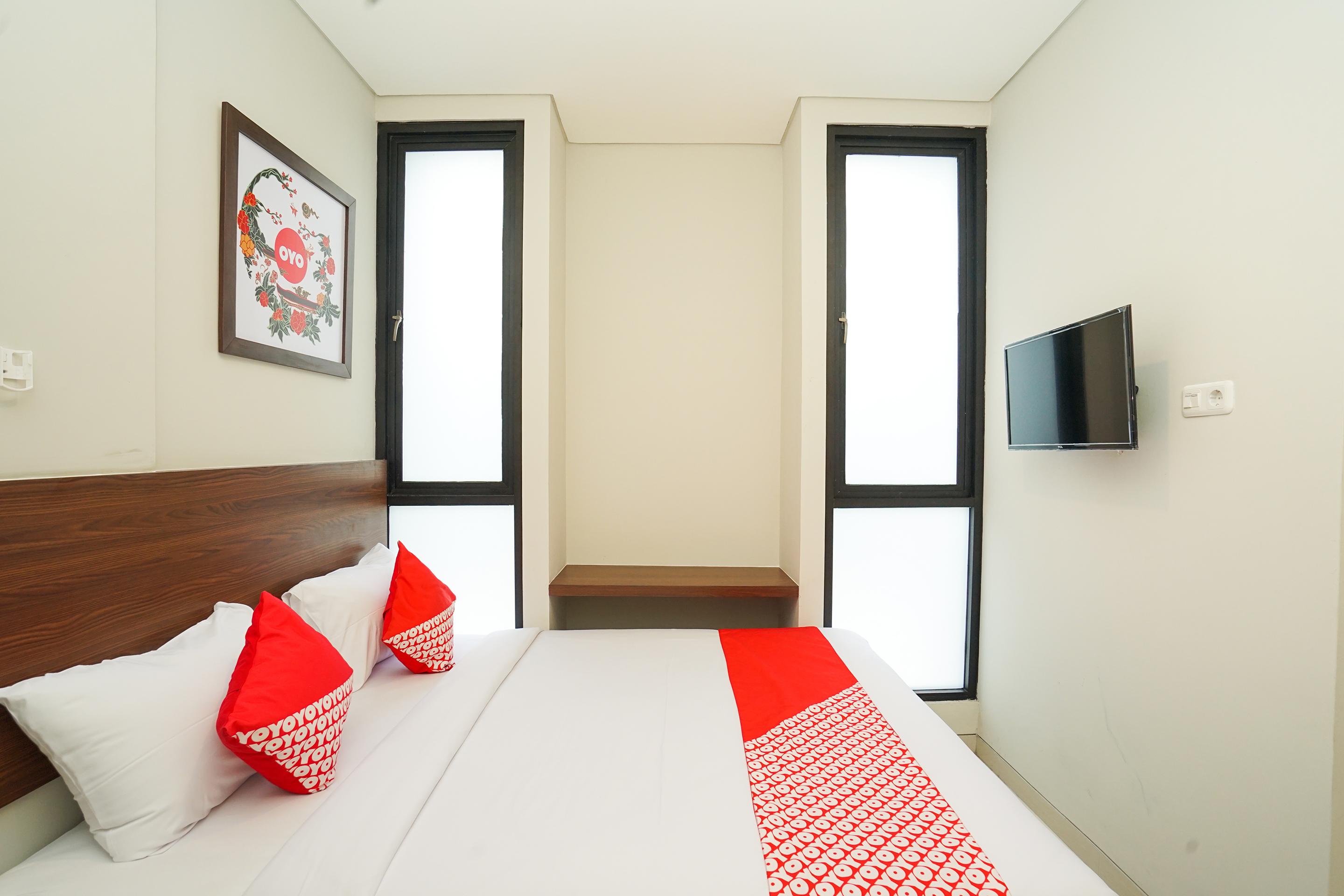 Super Oyo Capital O 449 The Colins Hotell Keputih Eksteriør bilde