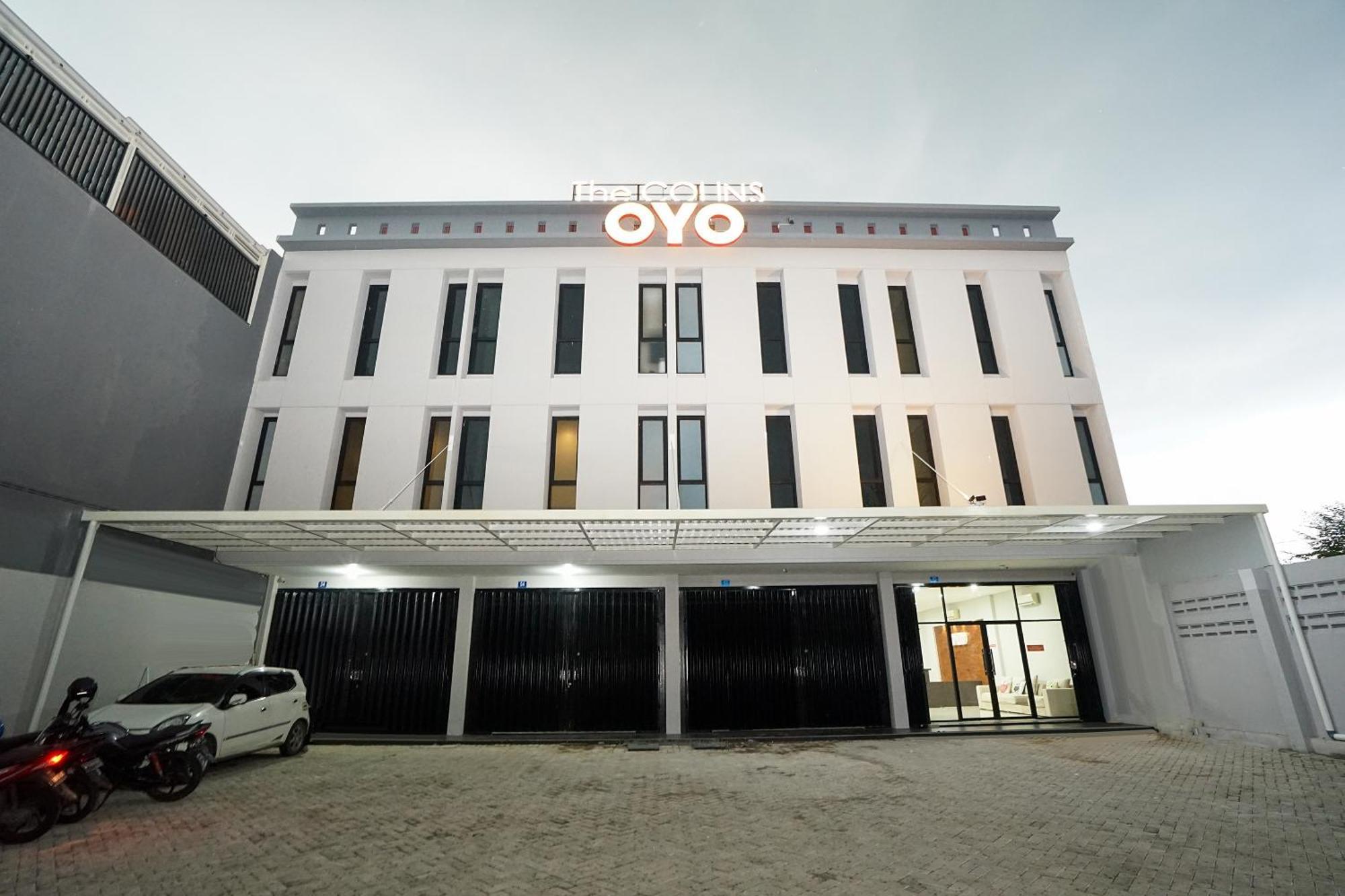 Super Oyo Capital O 449 The Colins Hotell Keputih Eksteriør bilde