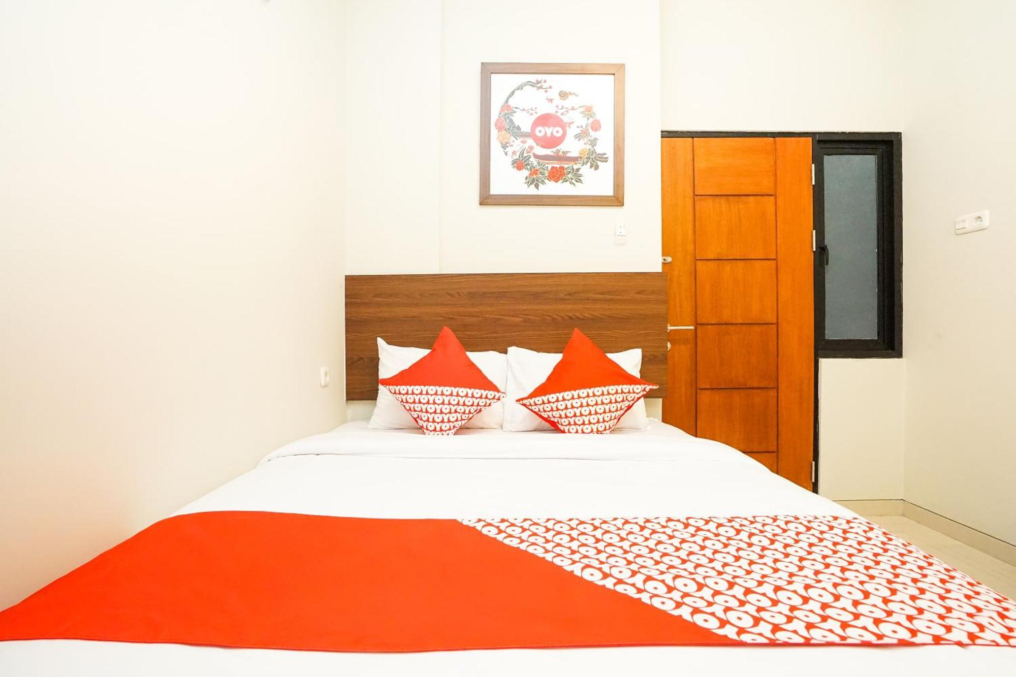 Super Oyo Capital O 449 The Colins Hotell Keputih Eksteriør bilde