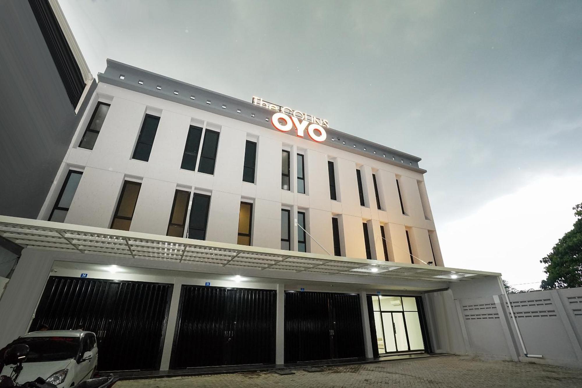Super Oyo Capital O 449 The Colins Hotell Keputih Eksteriør bilde