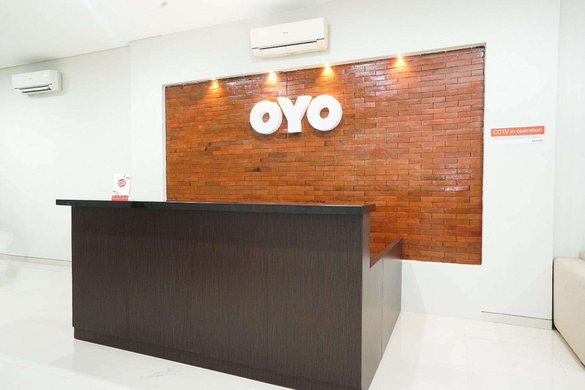 Super Oyo Capital O 449 The Colins Hotell Keputih Eksteriør bilde